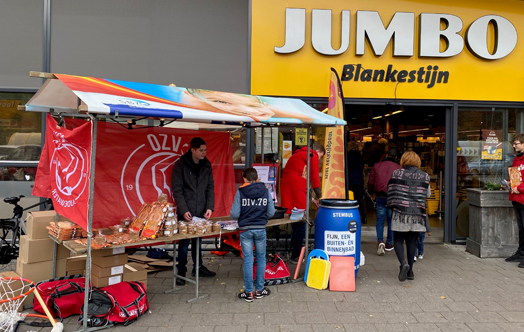 Zwemvereniging OZV zamelt elk jaar weer  geld in met stroopwafels